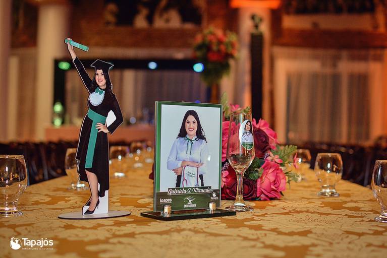 Porta-retrato 15x21, taça de vidro personalizada e mini stand up