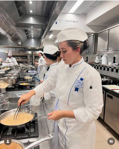 Capacitação realizada em São Paulo na renomada Le Cordon Bleu, referência mundial em excelência gastronômica. Aperfeiçoamento técnico focado em qualidade, inovação e alto padrão na gastronomia.