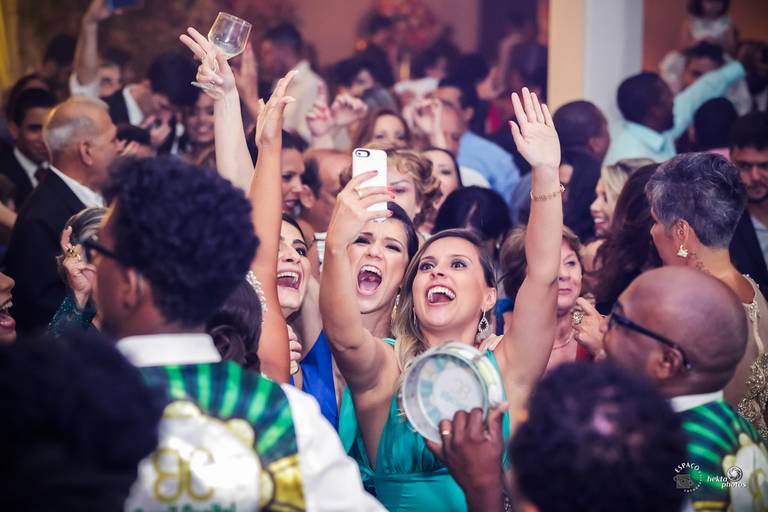convidados na festa de casamento, samba