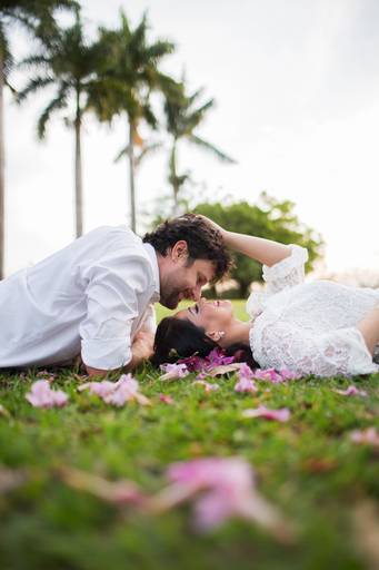 fotografia de pre casamento wedding com flores de ipe 