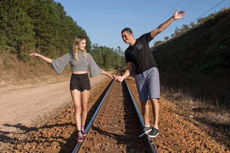  Ensaio Pré-Wedding Talitha e Luiz Centro de Catas Altas, Minas Gerais ,  no trilho de trem de Catas Altas.