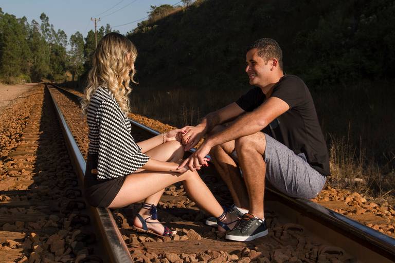  Ensaio Pré-Wedding Talitha e Luiz Centro de Catas Altas, Minas Gerais ,  no trilho de trem de Catas Altas.