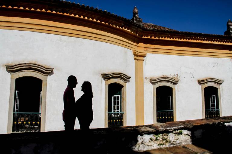pré-wedding de érica e helton, sombra dos noivos na igreja do rosário, em ouro preto minas gerais