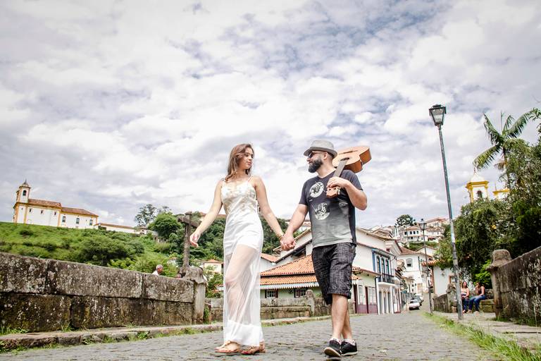 Noivos Júlia e Juliam ensaio pré wedding em ouro preto minas, Bairro Antônio Diasgerais, com violão, Bairro Antônio Dias