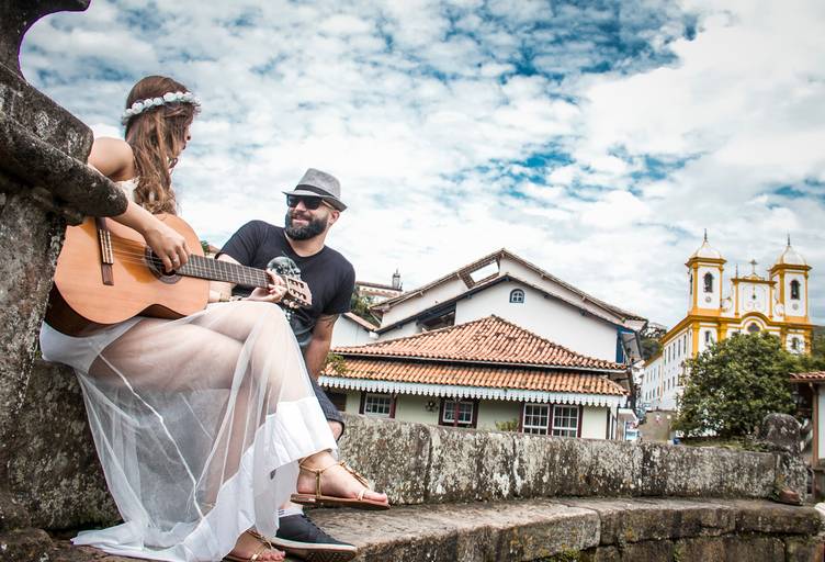 Noivos Júlia e Juliam ensaio pré wedding em ouro preto minas, Bairro Antônio Diasgerais, com violão, Bairro Antônio Dias
