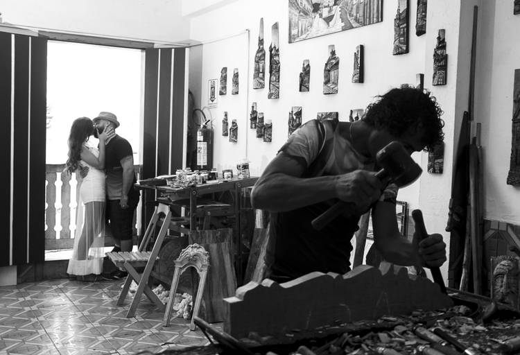 Noivos Júlia e Juliam ensaio pré wedding em ouro preto minas gerais, dentro de um atelier, Bairro Antônio Dias