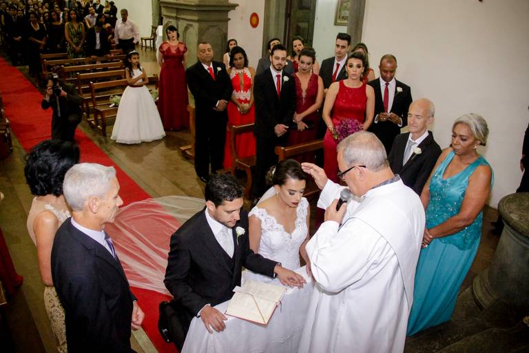 Casamento de Karina e Allan, Igreja do Carmo em Mariana, minas gerais, benção do padre