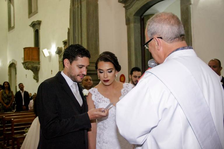 Casamento de Karina e Allan, Igreja do Carmo em Mariana, minas gerais, Mensagem do padre para os noivos