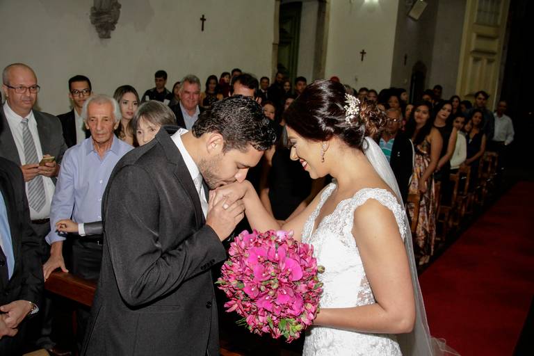 Casamento de Karina e Allan, Igreja do Carmo em Mariana, minas gerais, Noiva encontrando com noivo durante cerimônia 