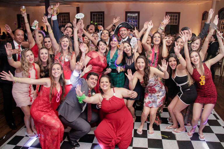 Casamento de Karina e Allan, recepção Marianense Futebol Clube, brinde noivos e padrinhos