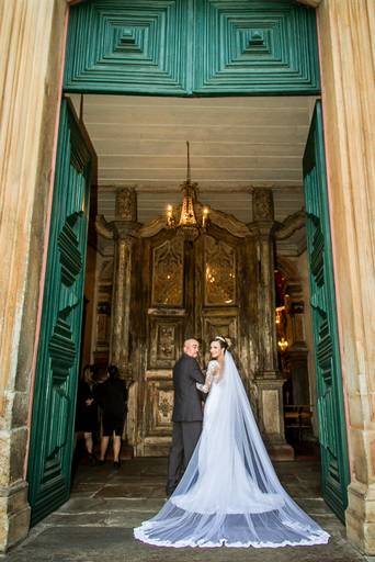 Entrada da noiva com pai na Basílica do Pilarem Ouro Preto minas gerais