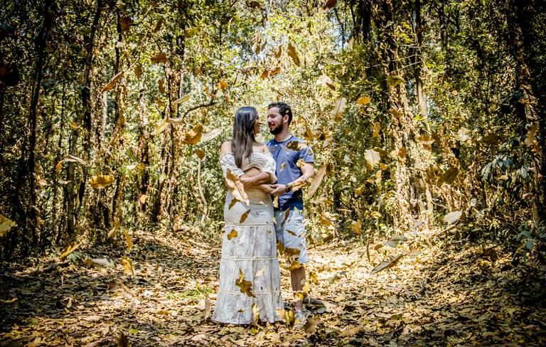 Pré wedding do casamento de Mélani e Pedro realizado em um parque em belo horizonte minas gerais, fotografia criativa
