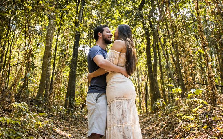 Pré wedding do casamento de Mélani e Pedro realizado em um parque em belo horizonte minas gerais