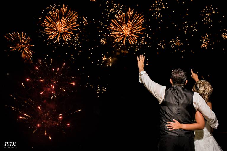 festa de casamento com fogos isik fotografia 