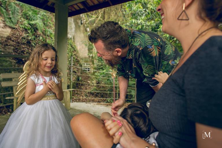 aurora brincando com o pai marcos piangers