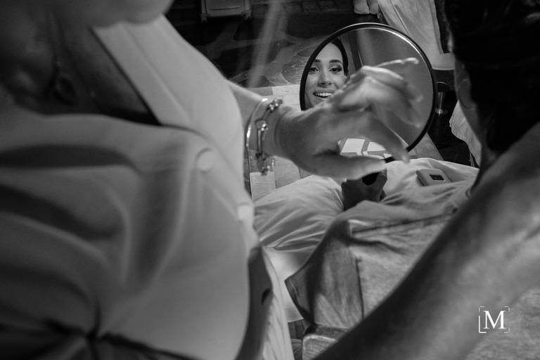 Reflexo da noiva no espelho Making Of noiva Gabrielle InComum Eventos