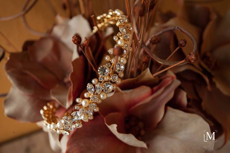 Detalhe da tiara da noiva Gabrielle no Rio do Rastro Eco Resort