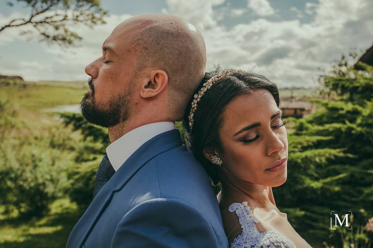 Close dos noivos no First Look Elopement nas Nuvens do Rio do Rastro Eco Resort InComum Eventos