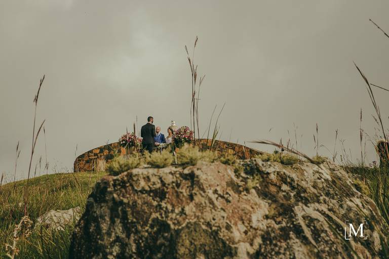 Noivos no Topo Rio do Rastro Eco Resort Elopement nas Nuvens InComum Eventos