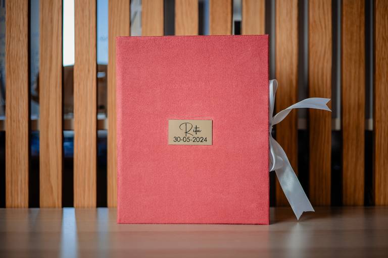 Capa para fotos 15x20 com gravação em chapa dourada