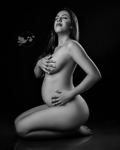 Fotografia de gestante em Cuiabá, com figurino próprio. Fotos em estúdio e externo.