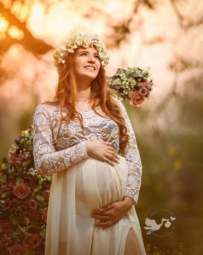Fotografia de gestante em Cuiabá, com figurino próprio. Fotos em estúdio e externo.