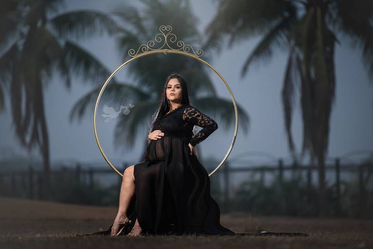 Fotografia de gestante em Cuiabá, com figurino próprio. Fotos em estúdio e externo.