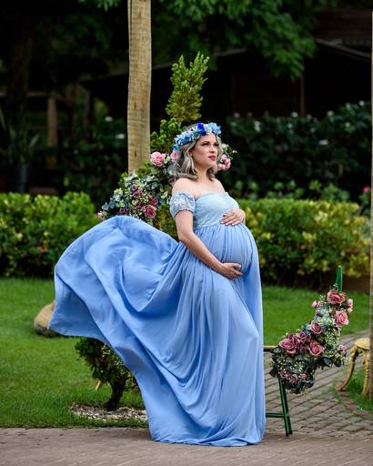 Fotografia de gestante em Cuiabá, com figurino próprio. Fotos em estúdio e externo.