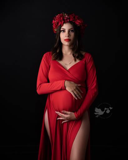Fotografia de gestante em Cuiabá, com figurino próprio. Fotos em estúdio e externo.