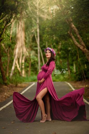 Fotografia de gestante em Cuiabá, com figurino próprio. Fotos em estúdio e externo.