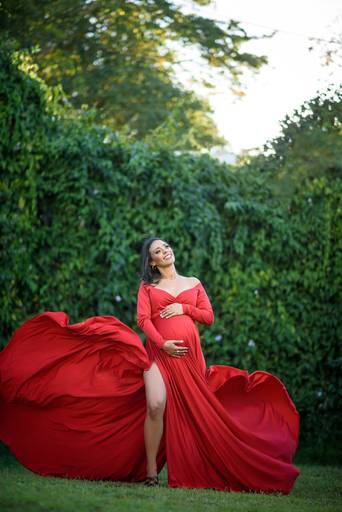 Fotografia de gestante em Cuiabá, com figurino próprio. Fotos em estúdio e externo.