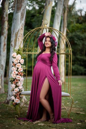 Fotografia de gestante em Cuiabá, com figurino próprio. Fotos em estúdio e externo.