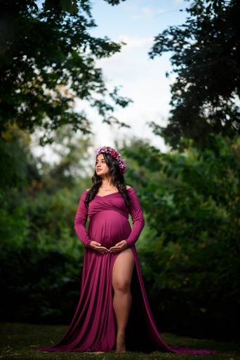 Fotografia de gestante em Cuiabá, com figurino próprio. Fotos em estúdio e externo.