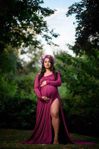 Fotografia de gestante em Cuiabá, com figurino próprio. Fotos em estúdio e externo.