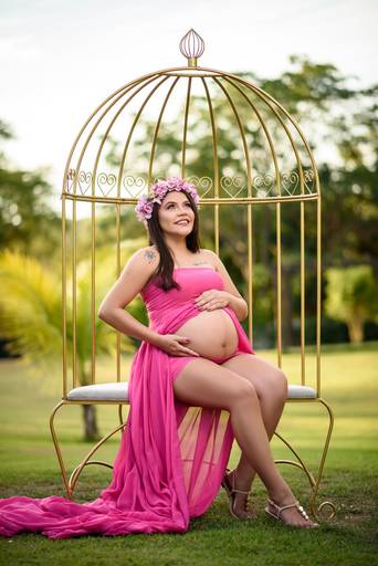 Fotografia de gestante em Cuiabá, com figurino próprio. Fotos em estúdio e externo.