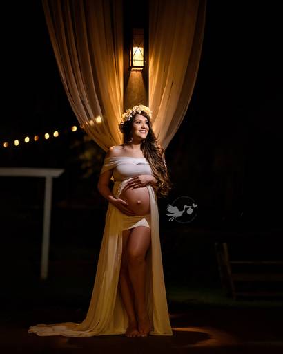 Fotografia de gestante em Cuiabá, com figurino próprio. Fotos em estúdio e externo.