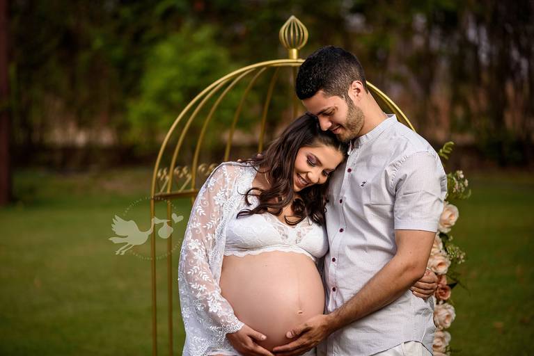Fotografia de gestante em Cuiabá, com figurino próprio. Fotos em estúdio e externo.