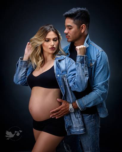 Fotografia de gestante em Cuiabá, com figurino próprio. Fotos em estúdio e externo.