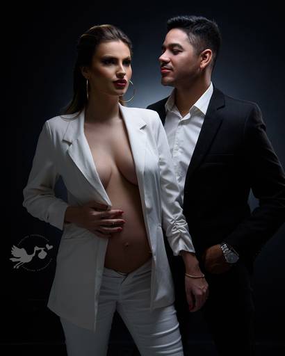 Fotografia de gestante em Cuiabá, com figurino próprio. Fotos em estúdio e externo.