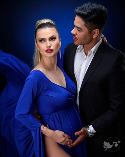 Fotografia de gestante em Cuiabá, com figurino próprio. Fotos em estúdio e externo.