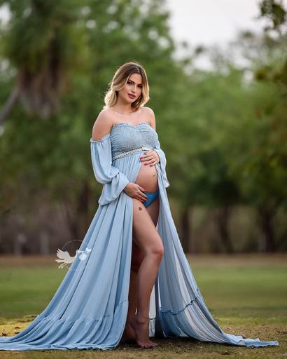 Fotografia de gestante em Cuiabá, com figurino próprio. Fotos em estúdio e externo.