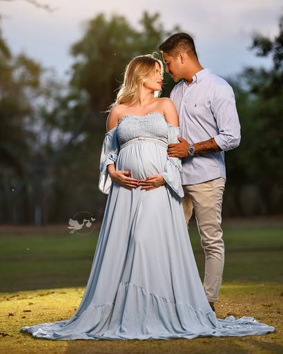 Fotografia de gestante em Cuiabá, com figurino próprio. Fotos em estúdio e externo.