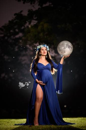 Fotografia de gestante em Cuiabá, com figurino próprio. Fotos em estúdio e externo.