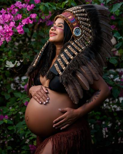 Fotografia de gestante em Cuiabá, com figurino próprio. Fotos em estúdio e externo.
