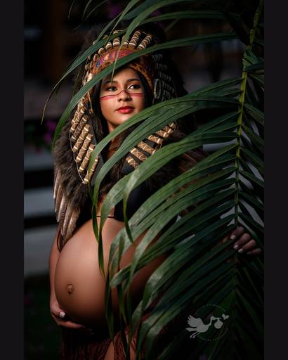 Fotografia de gestante em Cuiabá, com figurino próprio. Fotos em estúdio e externo.