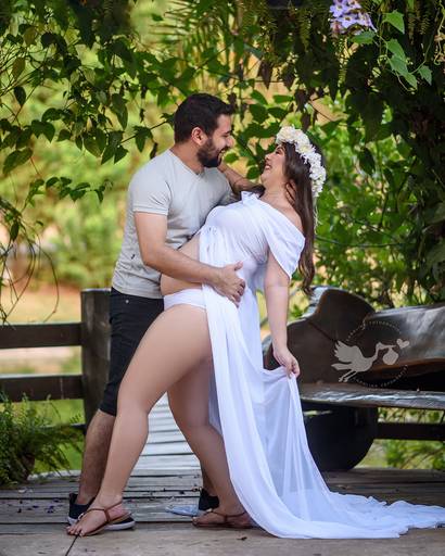 Fotografia de gestante em Cuiabá, com figurino próprio. Fotos em estúdio e externo.
