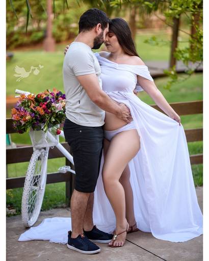 Fotografia de gestante em Cuiabá, com figurino próprio. Fotos em estúdio e externo.