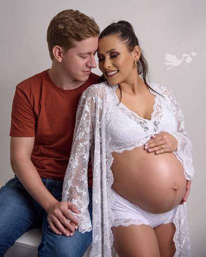 Fotografia de gestante em Cuiabá, com figurino próprio. Fotos em estúdio e externo.
