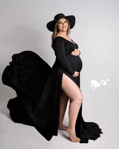 Fotografia de gestante em Cuiabá, com figurino próprio. Fotos em estúdio e externo.