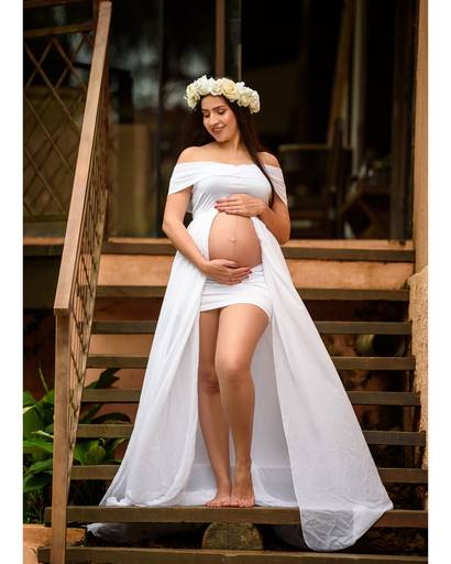 Fotografia de gestante em Cuiabá, com figurino próprio. Fotos em estúdio e externo.